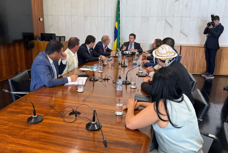Diretoria da UPB se reúne com Hugo Motta para defender aprovação da PEC66 na Câmara dos Deputados
