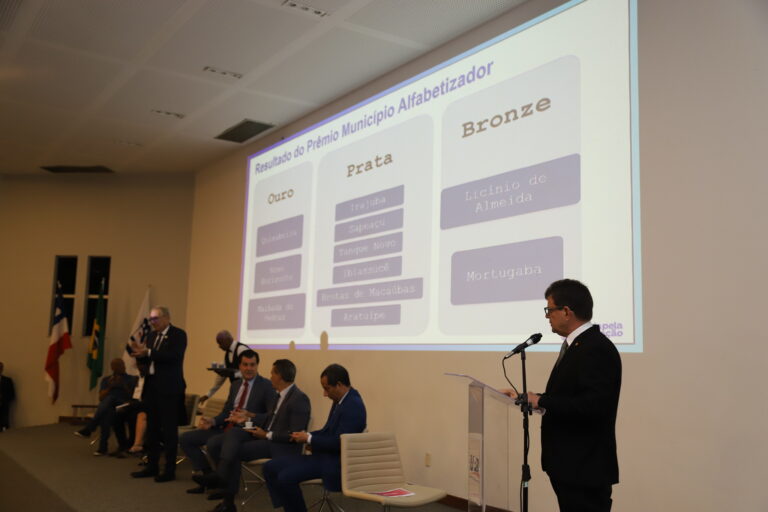 FIEB e SESI lançam Prêmio Município Alfabetizador em parceria com UPB e instituições
