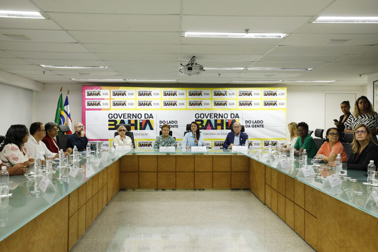 Bahia lidera crescimento na alfabetização e presidente da UPB destaca união entre municípios