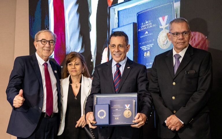 UPB realiza primeira outorga da Comenda Governador João Durval Carneiro