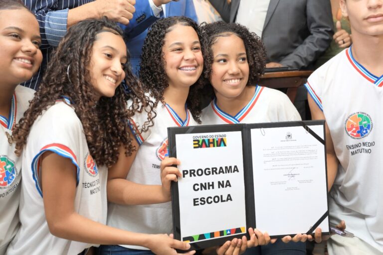 Programas CNH da Gente e CNH na Escola regulamentados pelo Governo da Bahia