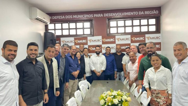 Prefeito de Itaju do Colônia, Elder Fontes é eleito presidente da AMURC para biênio 2025-2026