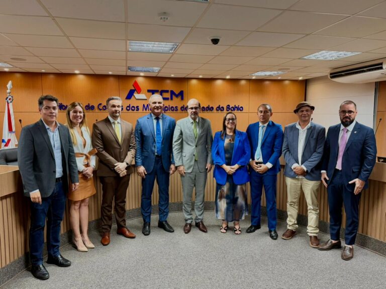 Instituições públicas assinam, no TCM-BA, acordo para qualificação de servidores em gestão de PPPs