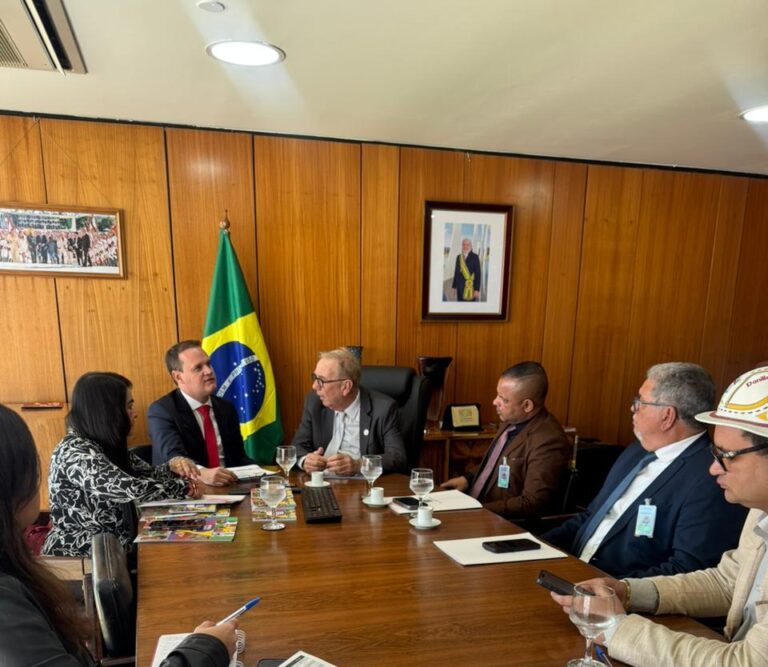 Em Brasília, presidente da UPB visita novo secretário de Assuntos Federativos da Presidência da República