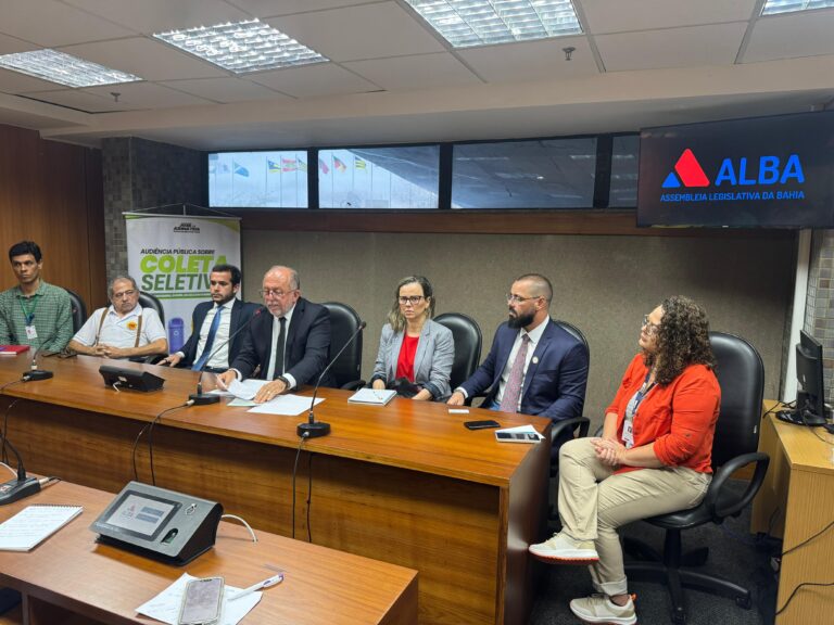 Debate na ALBA discute gestão de resíduos com a inclusão produtiva de catadores