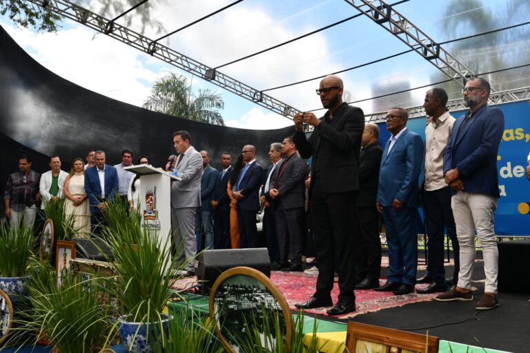 Alagoinhas celebra 172 anos com festa cívica, anúncios de obras e homenagens