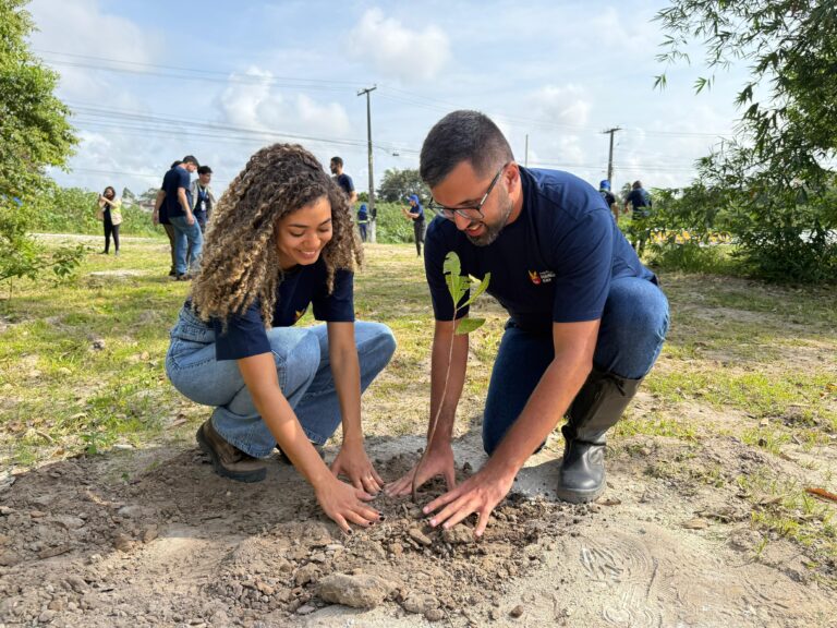 Alagoinhas planta mudas nativas para recuperar a mata ciliar da Fonte dos Padres