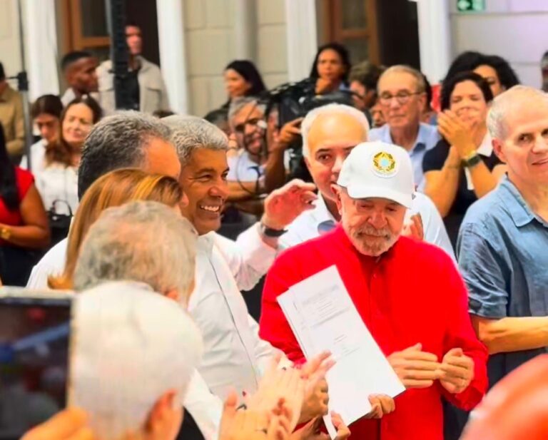 Em agenda com Lula na Bahia, Jerônimo destaca parceria com a UPB para avançar na educação