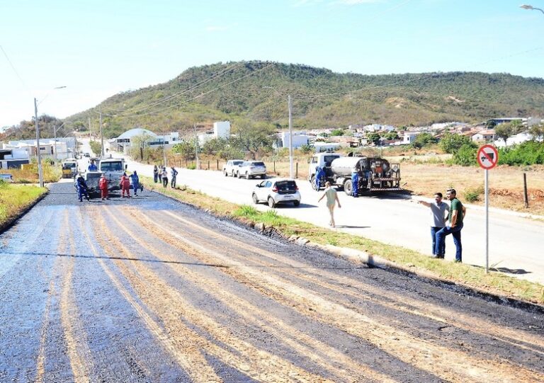 Prefeitura de Barreiras executa requalificação asfáltica na Rua Major José de Brito