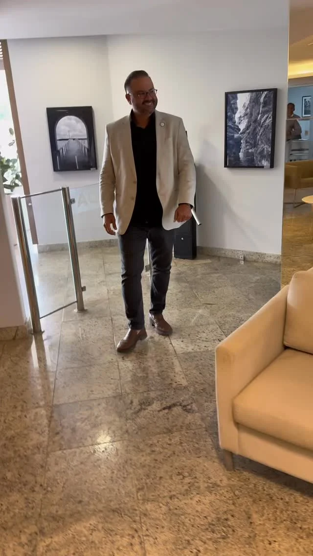 A semana na UPB começa com novidades! O prefeito de Ipecaetá e diretor de Municípios de Pequeno Porte, abaixo de 20 mil habitantes @juniorpiaggio assume interinamente a presidência da UPB, dando sequência ao processo de revezamento da representação da entidade, proposto pelo presidente @wilsonpcardoso_ Essa é a terceira vez que um diretor assume a missão, fortalecendo o papel da Diretoria da UPB nas tomadas de decisões, ampliando a participação e o compromisso com a unidade no movimento municipalista baiano. Esta semana, Piaggio representará a UPB em eventos e discussões, fará a orientação da equipe em rotinas administrativas e atenderá os gestores que visitarem a sede da entidade em Salvador. 

Municipalismo forte, UPB com Diretoria ativa e representativa!