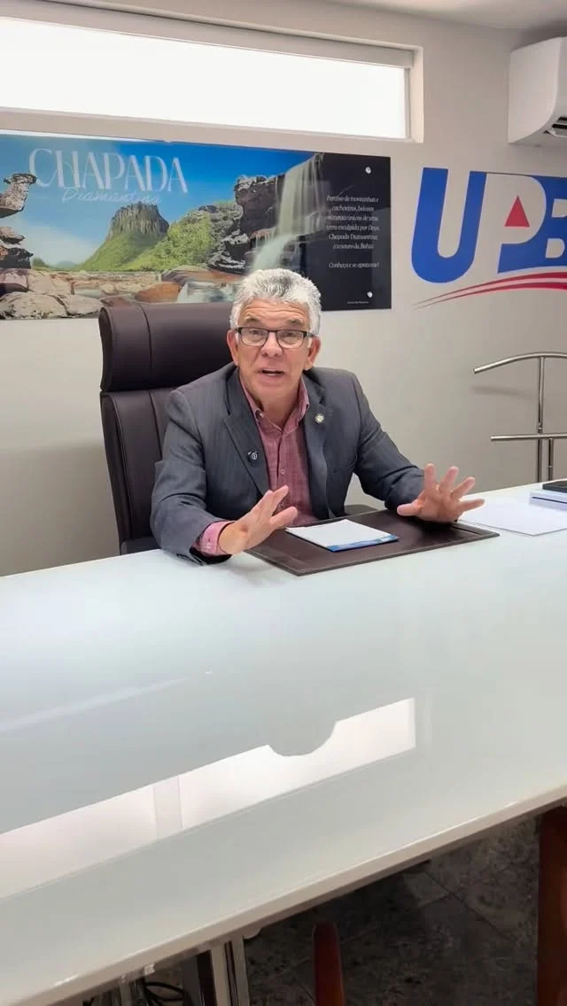 Liderança compartilhada na UPB! O nosso Diretor e Prefeito de Caém @arnaldinhooliveiracaem assume interinamente a presidência da UPB nesta semana, dando continuidade ao revezamento de diretores, instituído pelo Presidente Wilson Cardoso.

Neste período, o gestor assumirá as agendas, demandas administrativas e o atendimento a prefeitos e prefeitas. Tudo isso, reforçando o espírito de gestão participativa e o compromisso coletivo dos líderes municipalistas com o fortalecimento dos municípios baianos. 🤝

 #UPB #Municipalismo #GestãoCompartilhada #PrefeitosDaBahia