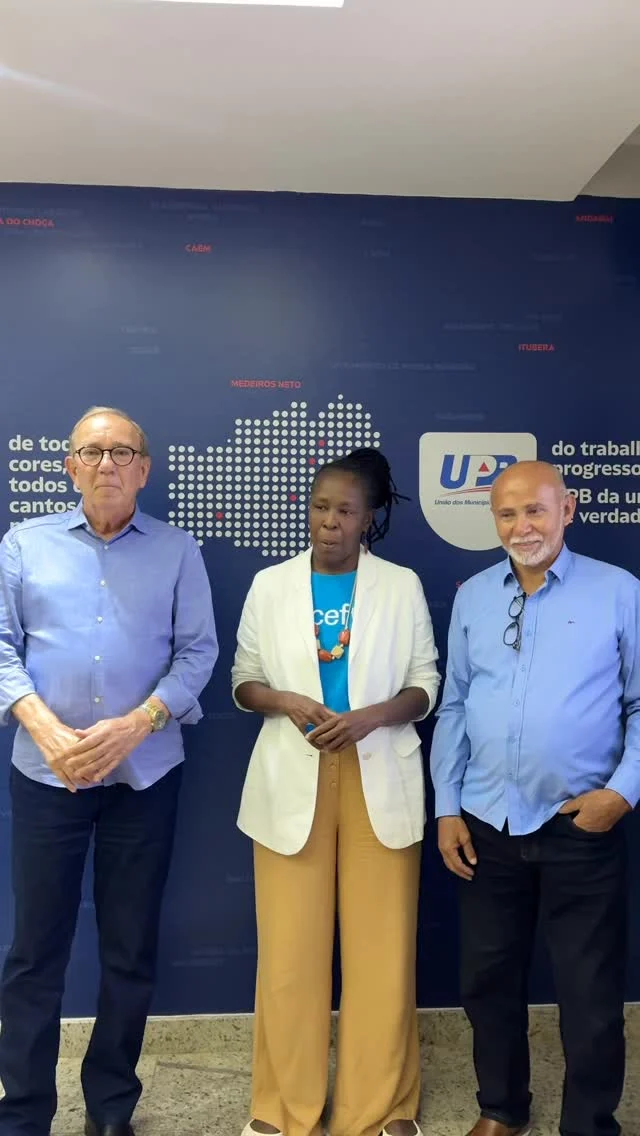 Unir forças para transformar o futuro das crianças baianas.🤝

O presidente da UPB, Wilson Cardoso, e a coordenadora do UNICEF na Bahia, Helena Oliveira, se reuniram para fortalecer a parceria institucional e alinhar ações conjuntas voltadas à ampliação do desempenho dos municípios baianos no Selo UNICEF 2025–2028. 

O encontro tratou da construção de um termo de parceria e do convite para o UNICEF integrar o Movimento Bahia pela Educação. Um reforço para o compromisso com políticas públicas de infância e educação, em um cenário que conta hoje com 253 municípios baianos participantes do Selo UNICEF 2025–2028.