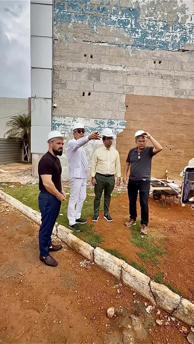 A obra do Auditório da UPB segue a todo vapor! 🚧✨
Hoje, o Prefeito de Inhambupe e Diretor de Projetos da UPB, Hugo de Leônidas, e o Prefeito de Ituberá e 2º Tesoureiro da UPB, Reges Aragão, estiveram no local acompanhando de perto o andamento da construção, junto ao coordenador de Engenharia e Arquitetura, Jorge Otávio.

Em breve, vamos entregar um espaço moderno, acolhedor e com a melhor estrutura do Brasil para receber nossos gestores municipais. A sede da UPB se tornará um ambiente ainda mais eficiente, confortável e totalmente preparado para grandes eventos, capacitações e novas conquistas do movimento municipalista! 💙🏛️

#municipalismo #upb