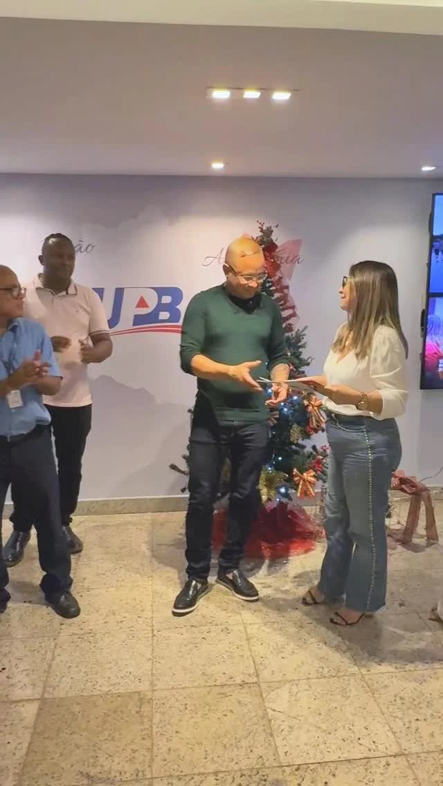 Com gratidão, a Equipe da UPB e o presidente @wilsonpcardoso_ agradecem ao prefeito de Santanópolis e 2º secretário @prefeitovitor pela condução da Presidência Interina da entidade ao longo dessas duas semanas. 

O revezamento na presidência fortalece a participação, amplia o diálogo e torna a UPB ainda mais representativa, valorizando o papel dos diretores na construção de ideias e ações.

A UPB agradece ao prefeito Vítor do Povo pela dedicação e compromisso no exercício da função! 🤝🙏✨