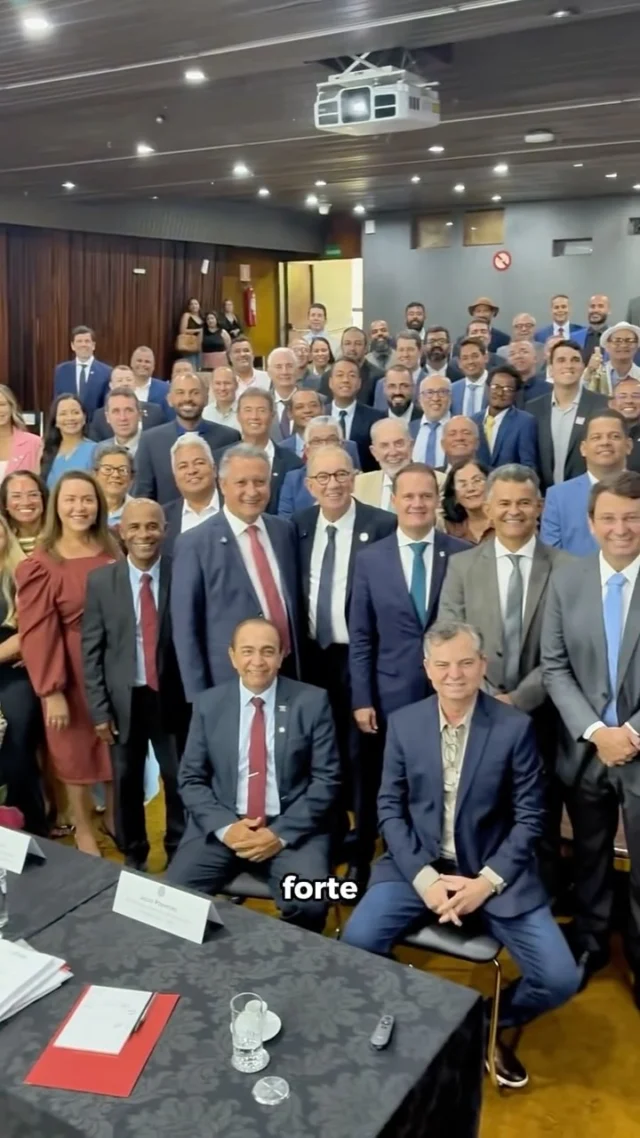Balanço positivo ✅

Após dois dias de intensa mobilização na capital federal, o presidente da UPB, Wilson Cardoso, fez um balanço positivo das agendas cumpridas pelos prefeitos e prefeitas baianos em Brasília, destacando a força do municipalismo e a união dos gestores na defesa dos interesses da Bahia. 

Entre as pautas, estiveram a participação na votação do Conselho Superior do Comitê Gestor do IBS, a reunião com o ministro da Casa Civil, Rui Costa, além do debate sobre a Reforma Tributária e a redução permanente da alíquota do INSS, tema prioritário para o equilíbrio fiscal dos municípios.

As agendas reforçaram o protagonismo da Bahia no cenário nacional e a atuação da UPB na articulação por soluções concretas para garantir mais sustentabilidade financeira às gestões municipais.

#UPB #Municipalismo #Bahia #Brasília