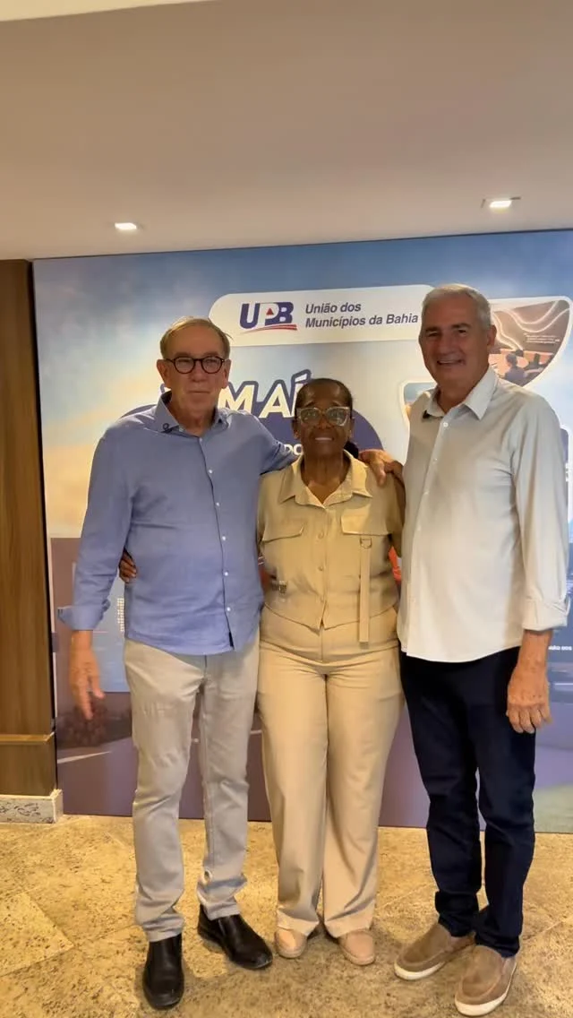 🎉 1 ano de uma gestão que já fez história no municipalismo baiano, com avanços importantes e união de verdade!

Ao longo dos últimos 12 meses, a União dos Municípios da Bahia (UPB) inaugurou  um novo capítulo da sua história, pautada pela representatividade, escuta ativa e participação coletiva. Mais do que conduzir uma instituição, a nossa Diretoria promoveu diálogo, aproximou gestores e reforçou a importância de uma atuação conjunta para enfrentar desafios e avançar na defesa das pautas municipalistas.

No centro desse movimento, a liderança do nosso Presidente Wilson Cardoso se destaca pela capacidade de agregar, ouvir e transformar demandas em ações concretas, consolidando uma gestão que valoriza cada prefeito e prefeita, na singularidade do seu município.

O conceito de “Nova UPB, união de verdade” se materializa em resultados, inovação e no fortalecimento das bases municipalistas em toda a Bahia. Um primeiro ano que reafirma o compromisso com a representatividade dos gestores e aponta para um futuro de grandes conquistas!

#UPB #Municipalismo #Bahia #UniãoDeVerdade #GestãoQueTransforma