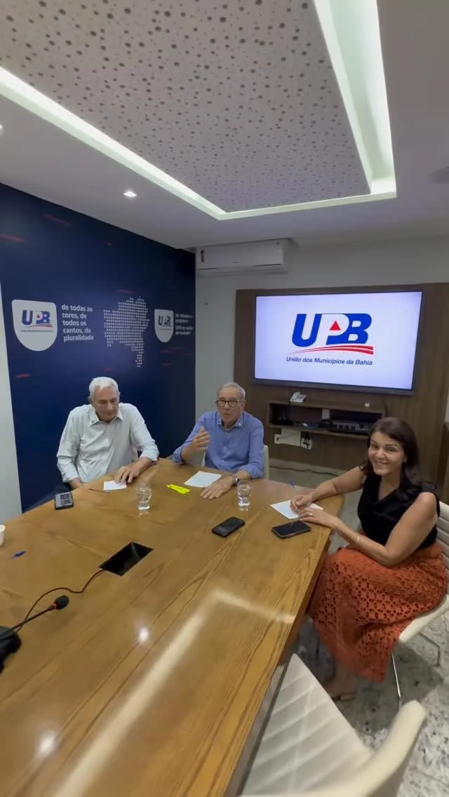 ✅ Uma pauta histórica que pode transformar a Assistência Social nos municípios está preste a entrar em votação!

O presidente da UPB, Wilson Cardoso, o vice-presidente Beto Pinto e a secretária de Assistência Social de Medeiros Neto, Dona Lana, destacam a importância da PEC 383/2017, que garante 1% do orçamento da União para fortalecer as ações na ponta, onde a população mais precisa.

A sua mobilização é fundamental. Prefeitos e Prefeitas de toda a Bahia são chamados a dialogar com seus deputados para assegurar esse avanço tão esperado para o Sistema Único da Assistência Social (SUAS).

Mobilize o seu Deputado!

Mais recursos para a assistência social é mais dignidade, cuidado e apoio para quem mais precisa!