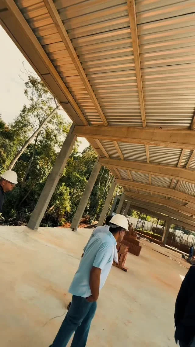 Obras a todo vapor! Em ritmo acelerado, os trabalhos da reforma do auditório da UPB e construção do prédio anexo, com o café gourmet e novos gabinetes, já tomaram forma e avançam com qualidade, modernizando a estrutura da Casa dos Prefeitos e Prefeitas da Bahia para oferecer ainda mais conforto, funcionalidade e excelência no atendimento aos municípios.

Em agosto, teremos a entrega da melhor estrutura do Brasil pra os Prefeitos e Prefeitas da Bahia!