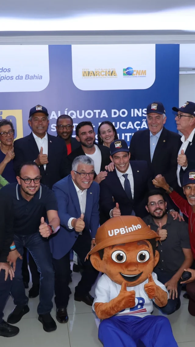 Uma noite para celebrar a união em torno do Municipalismo! A UPB promoveu a tradicional Reunião de Prefeitos com a Bancada de Deputados e Senadores da Bahia, nesta quarta-feira (20/5), dentro da programação da XXVII Marcha a Brasília.  No evento, o presidente da UPB @wilsonpcardoso_ deu o tom suprapartidário do evento, pregando o pluralismo e a defesa dos municípios acima de qualquer outra bandeira política. 

O evento reuniu parlamentares de diversas siglas, contou com a presença do Governador Jerônimo Rodrigues e selou o compromisso da bancada baiana com as pautas municipalistas que tramitam no Congresso Nacional, sobretudo a Redução da Alíquota do INSS das prefeituras. 

A medida representa um alívio na carga tributária dos municípios, que atualmente contribuem à previdência  como se empresa privada fossem, sem considerar o papel social que presta em serviços à população. 

Com união de verdade vamos avançar na defesa do Municipalismo!
#UPB #MarchaCNM