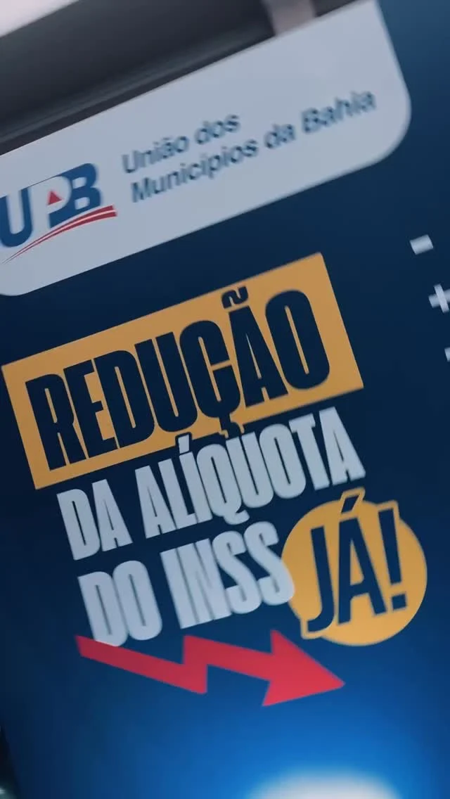 Mais uma demonstração de força, diálogo e compromisso com os municípios baianos durante a XXVII Marcha a Brasília. 🇧🇷🤝

A UPB reuniu prefeitos, prefeitas, deputados, senadores e o governador Jerônimo Rodrigues em um encontro marcado pela união em defesa das cidades da Bahia. O momento reforçou a importância de construir pautas coletivas, acima de diferenças partidárias, buscando soluções concretas para quem vive nos municípios.

Entre os principais temas debatidos, esteve a luta pela redução da alíquota do INSS das prefeituras, com uma medida essencial para aliviar as contas municipais e garantir mais investimentos em áreas que impactam diretamente a vida da população.

Seguimos firmes, fortalecendo o municipalismo e defendendo os interesses dos municípios baianos no Congresso Nacional. ✊

#UPB #MarchaABrasília #Municipalismo #Bahia