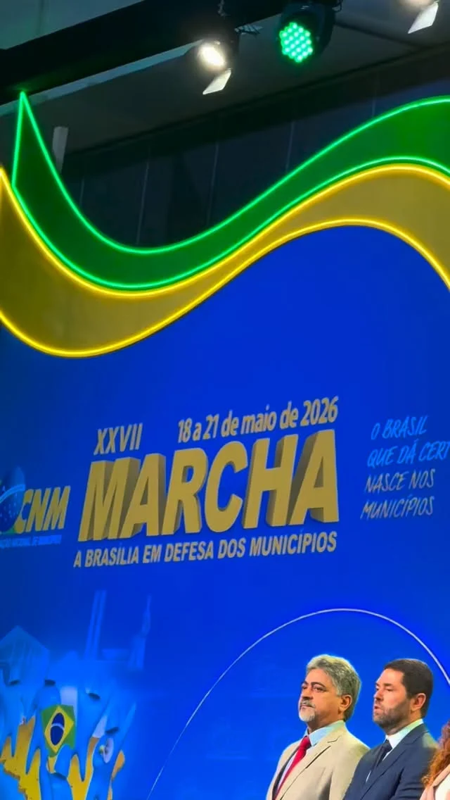 A abertura da XXVII Marcha a Brasília em Defesa dos Municípios mostrou, mais uma vez, a força do municipalismo brasileiro!

Com a presença do vice-presidente da República, Geraldo Alckmin, de ministros de Estado, dos presidentes da Câmara e do Senado, o evento reafirma que a Marcha é um espaço fundamental para assumir compromissos concretos com os municípios e fortalecer o pacto federativo.

A comitiva da baiana, articulada pela União dos Municípios da Bahia (UPB) marcou presença com força em Brasília, reunindo mais de mil participantes entre prefeitos, prefeitas, vereadores, secretários e técnicos municipais.

Durante a mobilização, a UPB também intensificou a defesa da redução da alíquota do INSS para os municípios, pauta prioritária para garantir mais equilíbrio fiscal e capacidade de investimento nas cidades.

Promovida pela Confederação Nacional de Municípios, a Marcha segue até quinta-feira (21) com debates estratégicos sobre financiamento dos municípios, saúde, educação, assistência social e desenvolvimento local.

#MarchaCNM #Municipalismo #UPB #Brasília #PactoFederativo