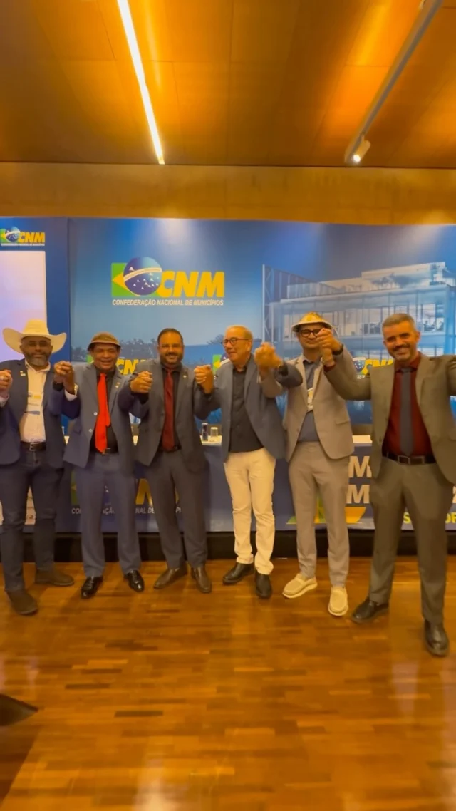 Mais uma vez, a UPB marcou presença em Brasília para defender os interesses dos municípios baianos e de todo o Brasil.

Ao lado da CNM, das entidades municipalistas estaduais e de prefeitos e prefeitas de todas as regiões do país, reafirmamos nosso compromisso com a construção de um municipalismo cada vez mais forte, unido e respeitado.

Seguimos trabalhando pelo avanço de pautas essenciais que garantem mais recursos, autonomia e melhores condições para que os municípios possam atender à população com qualidade e eficiência.

Quando o municipalismo se une, quem ganha é a população. A UPB continuará presente em todos os espaços de diálogo e decisão, defendendo, com firmeza, os 417 municípios baianos e fortalecendo a voz dos governos locais em âmbito nacional.