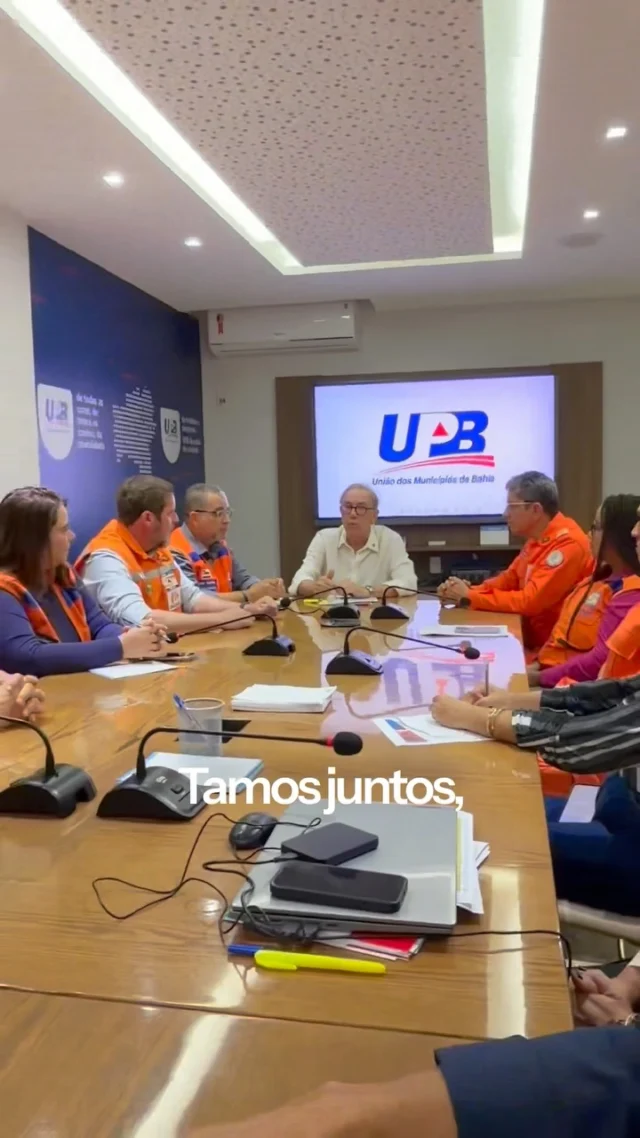🤝 De mãos dadas para enfrentar os efeitos do El Niño na Bahia!

A UPB reuniu representantes das Defesas Civis Nacional e Estadual e do Corpo de Bombeiros para alinhar ações de prevenção e preparação diante da estiagem e do risco de queimadas nos próximos meses.

No encontro, foram discutidas medidas como reforço no abastecimento de água, apoio aos pequenos produtores rurais, prevenção e combate aos incêndios e identificação dos municípios mais vulneráveis, para que o auxílio chegue co celeridade a quem mais precisa.

Governo Federal, Governo do Estado e municípios, por meio da UPB, estarão juntos e de mãos dadas para fortalecer as ações e preparar a Bahia para os desafios que vêm pela frente.