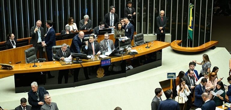 Congresso derruba veto e libera convênios para pequenos municípios com pendências financeiras