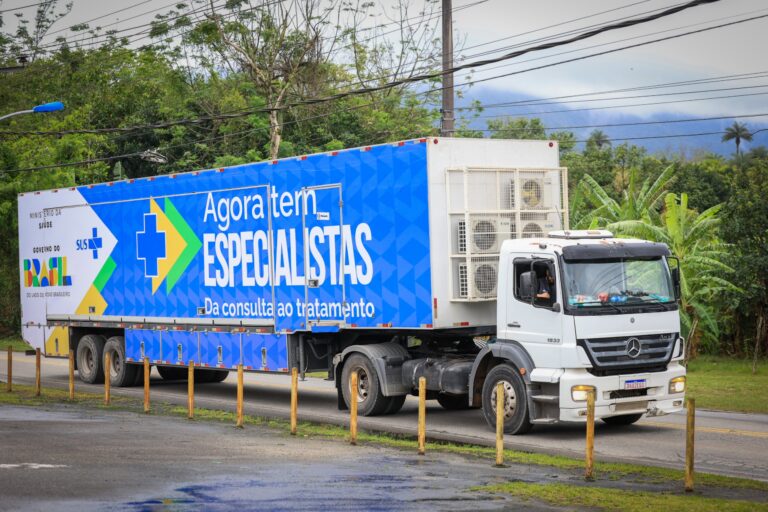 Bahia amplia atendimento com quatro carretas do programa Agora Tem Especialistas em operação simultânea